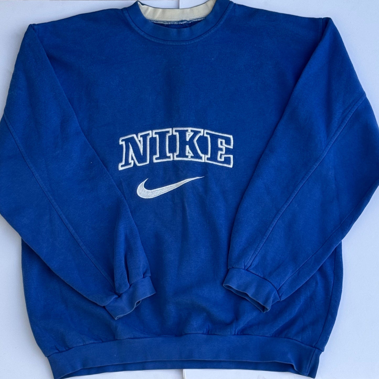 a/ Vintage Nike Sweater